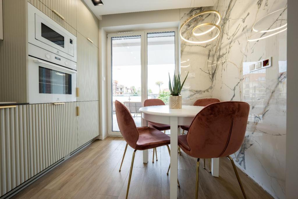 Rodzinne Apartamenty Bardzo Blisko Plazy Rewal Bagian luar foto